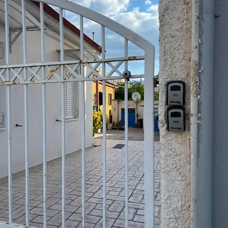 Gardenhouse In The Center Of Corinth