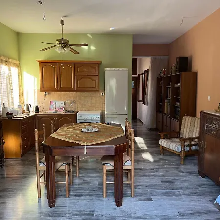 Gardenhouse In The Center Of Corinto