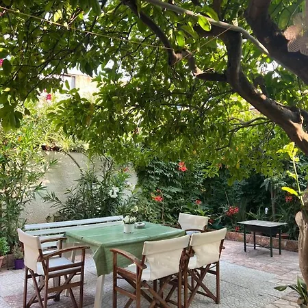Holiday home Gardenhouse In The Center Of *