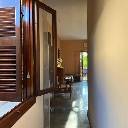 Gardenhouse In The Center Of Holiday home Corinth