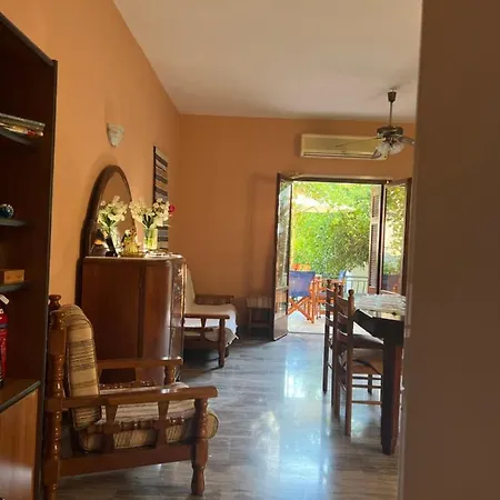 Gardenhouse In The Center Of Holiday home Corinth