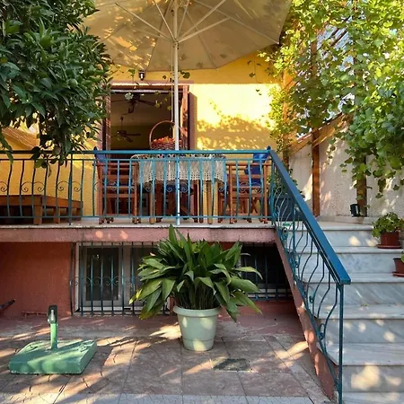 Gardenhouse In The Center Of בית נופש