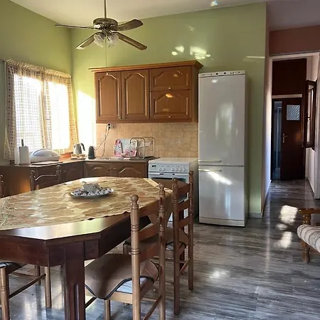 בית נופש Gardenhouse In The Center Of *