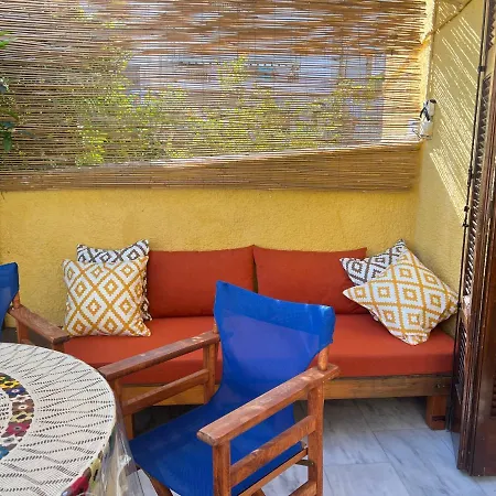 Gardenhouse In The Center Of בית נופש