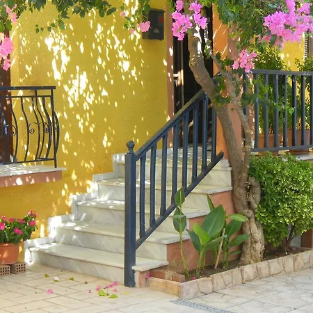 Gardenhouse In The Center Of * Corinth