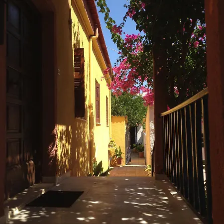 Gardenhouse In The Center Of בית נופש
